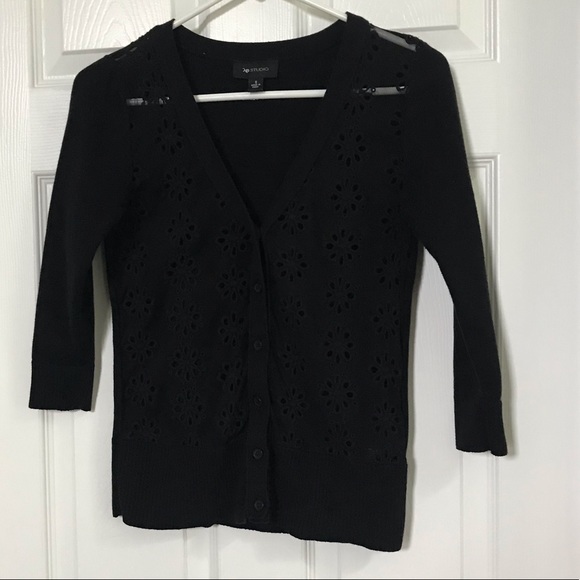 Mesh Front Patterned 3/4 Sleeved Sweater - Picture 2 of 3